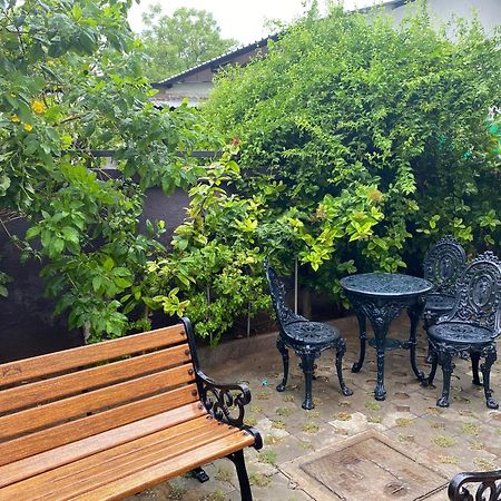 Hotel Ashray Inn Ahmadabad Zewnętrze zdjęcie