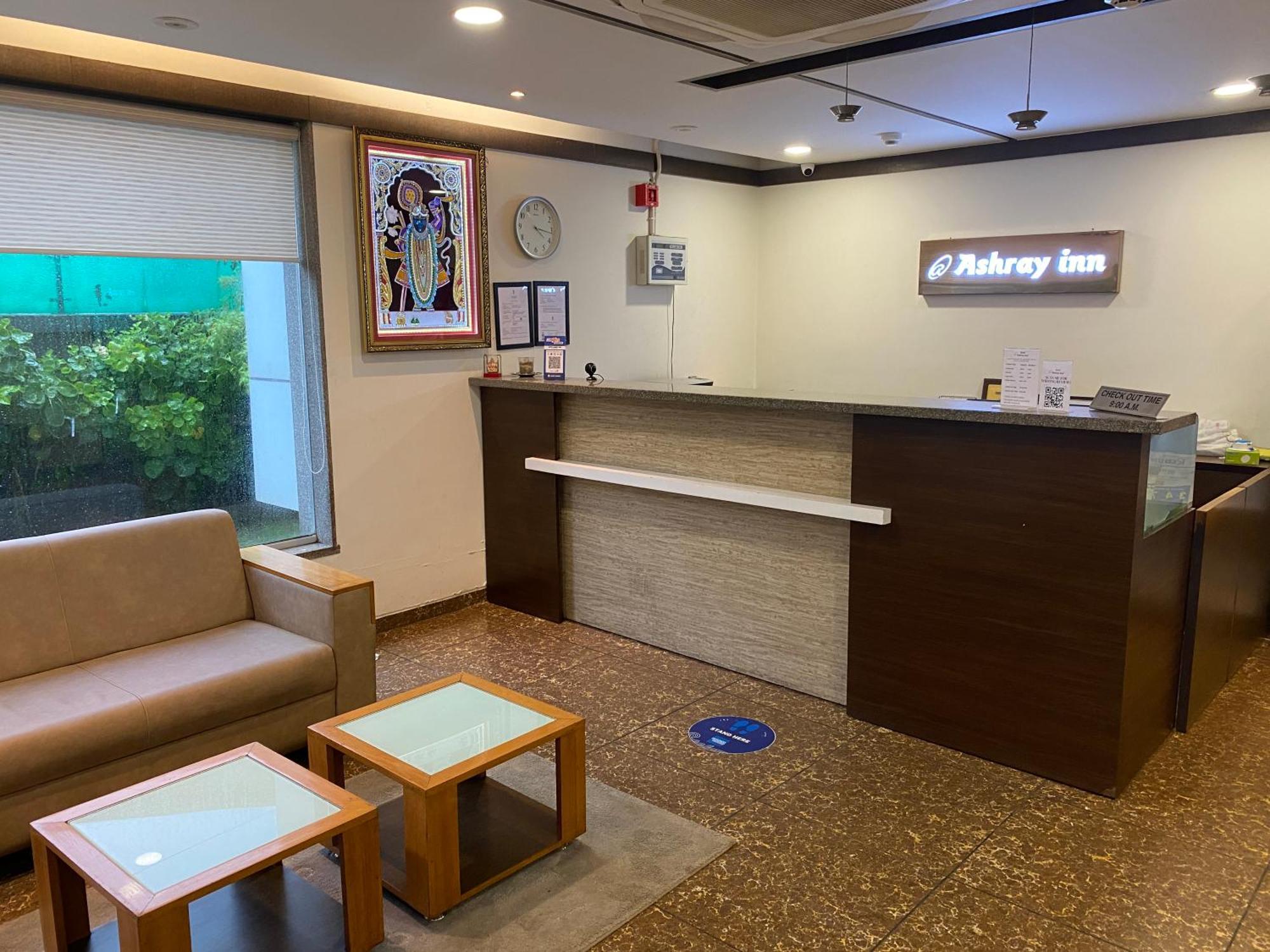 Hotel Ashray Inn Ahmadabad Zewnętrze zdjęcie
