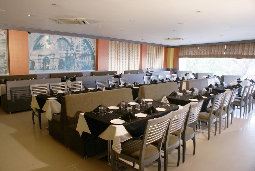 Hotel Ashray Inn Ahmadabad Zewnętrze zdjęcie