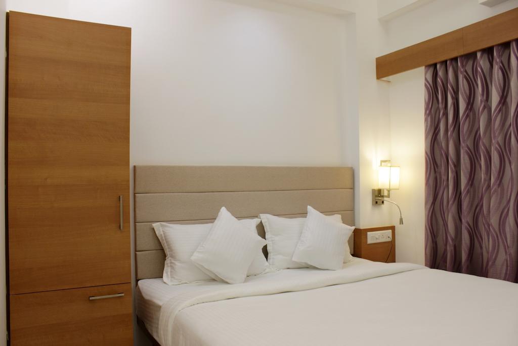 Hotel Ashray Inn Ahmadabad Pokój zdjęcie
