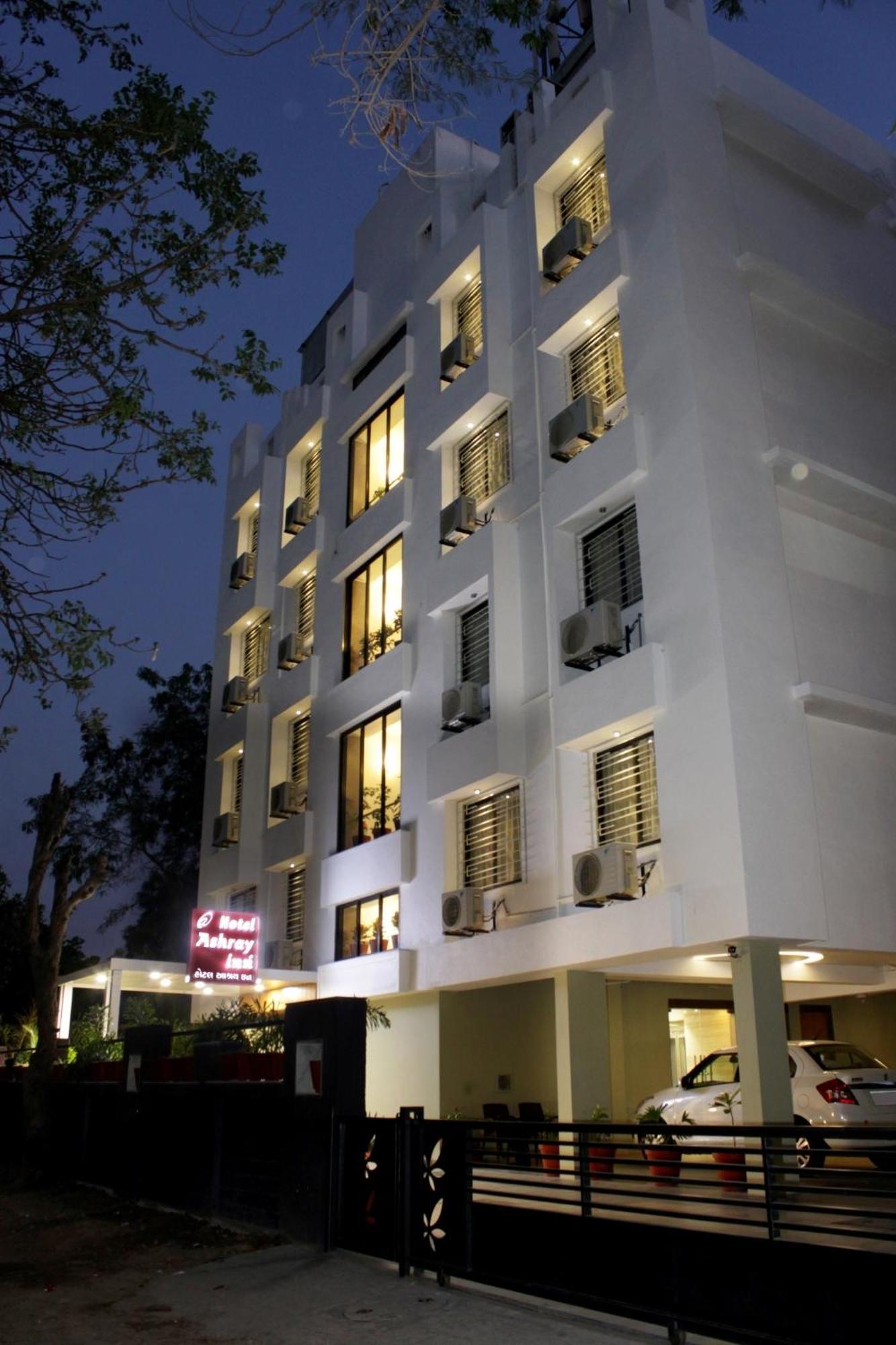 Hotel Ashray Inn Ahmadabad Zewnętrze zdjęcie