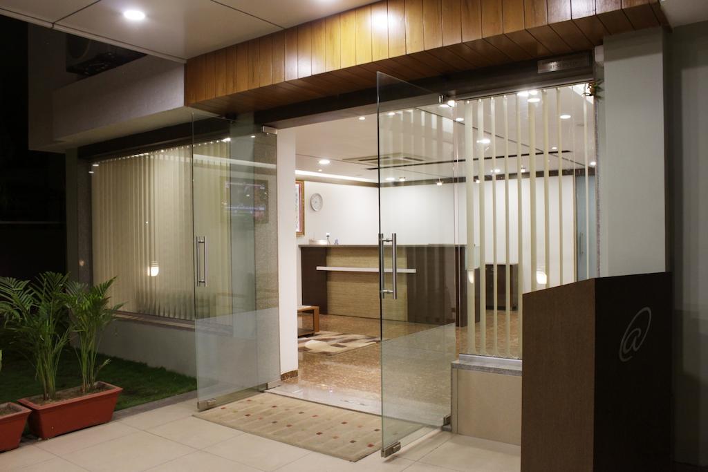 Hotel Ashray Inn Ahmadabad Zewnętrze zdjęcie