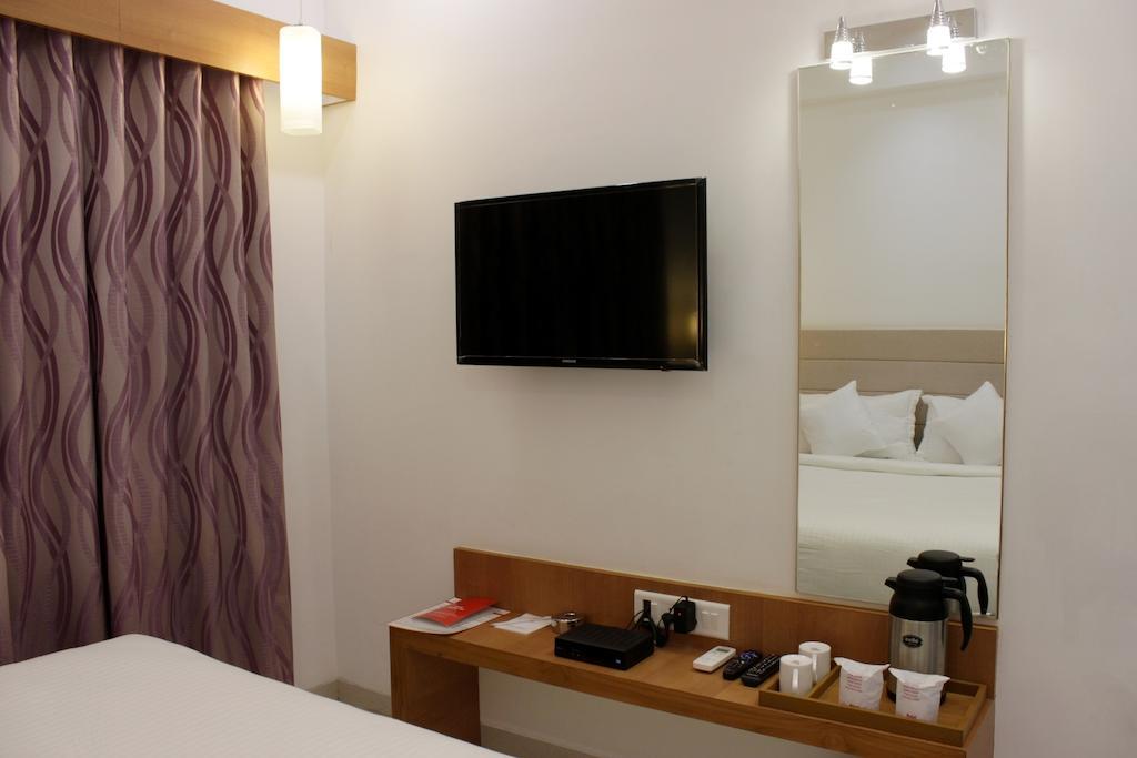Hotel Ashray Inn Ahmadabad Pokój zdjęcie