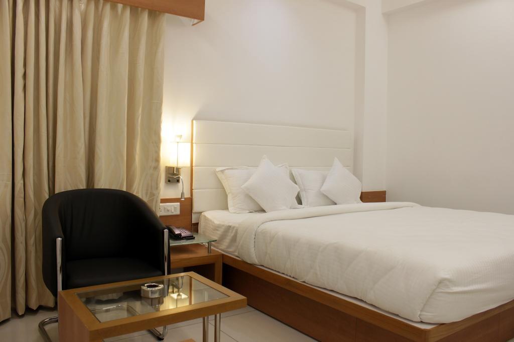 Hotel Ashray Inn Ahmadabad Pokój zdjęcie