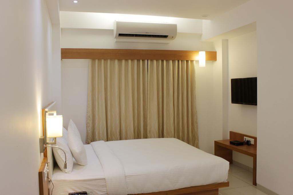 Hotel Ashray Inn Ahmadabad Pokój zdjęcie
