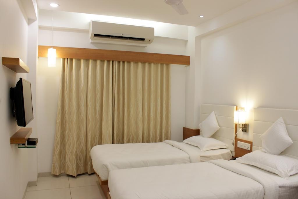 Hotel Ashray Inn Ahmadabad Pokój zdjęcie
