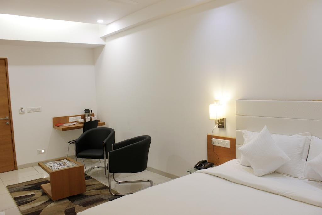Hotel Ashray Inn Ahmadabad Pokój zdjęcie