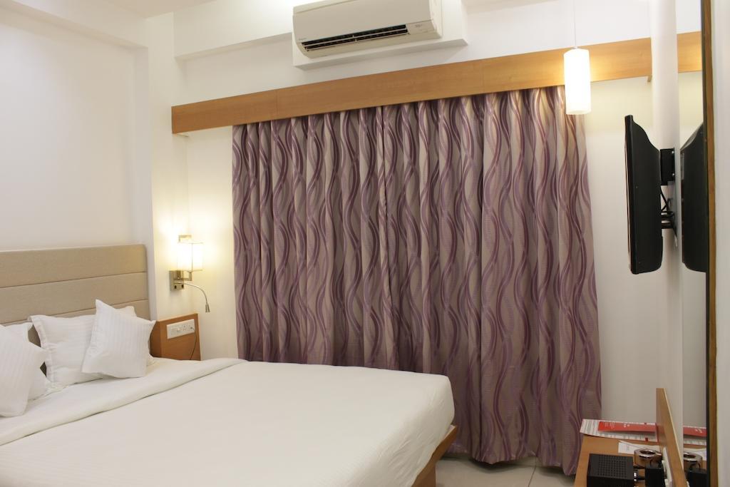 Hotel Ashray Inn Ahmadabad Pokój zdjęcie
