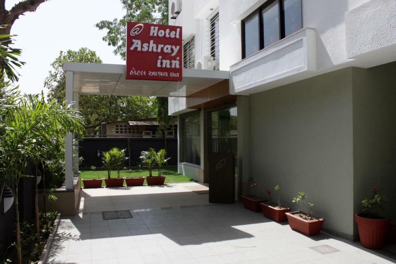 Hotel Ashray Inn Ahmadabad Zewnętrze zdjęcie